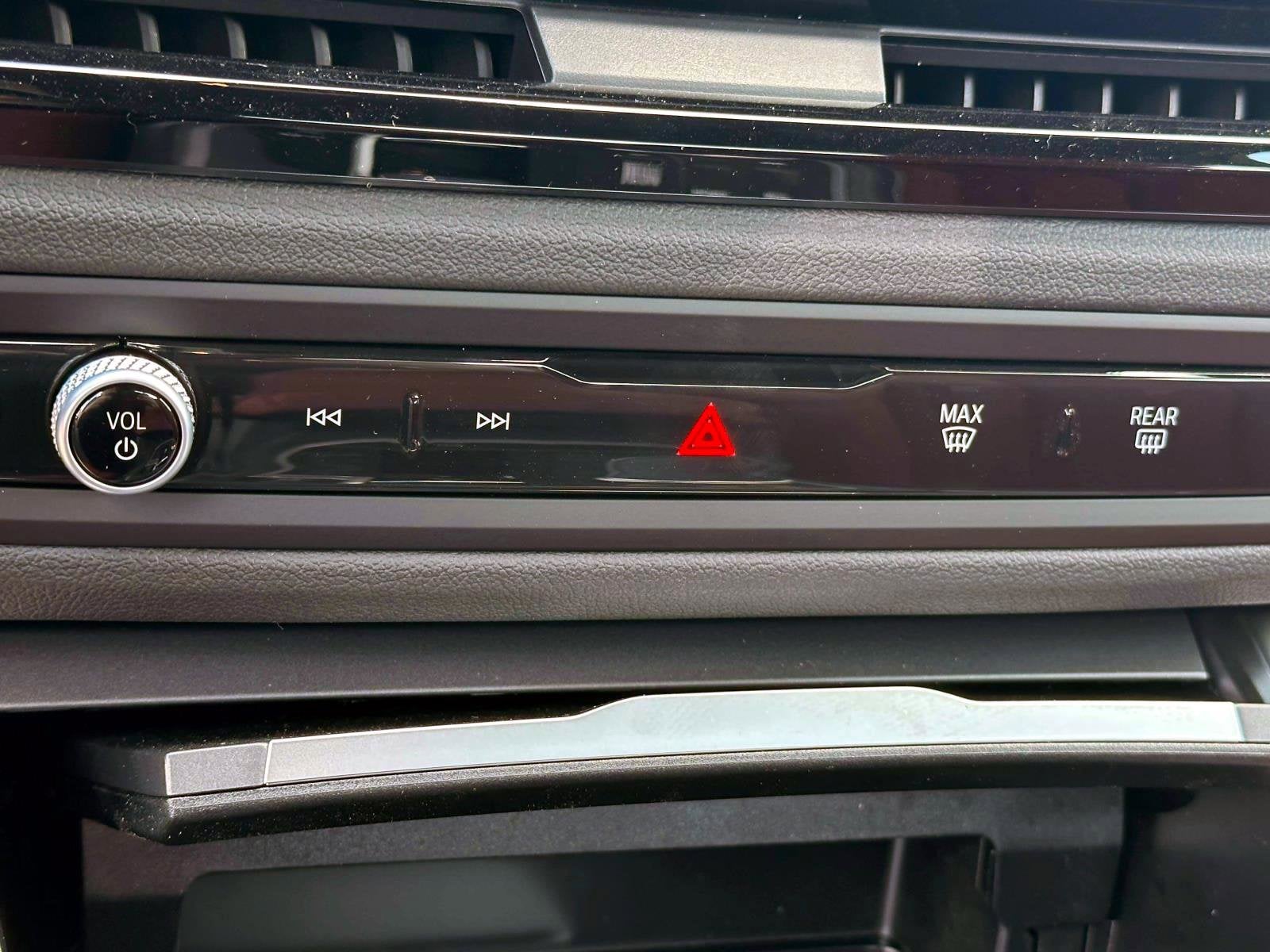 2025 BMW 2 Series 230i xDrive