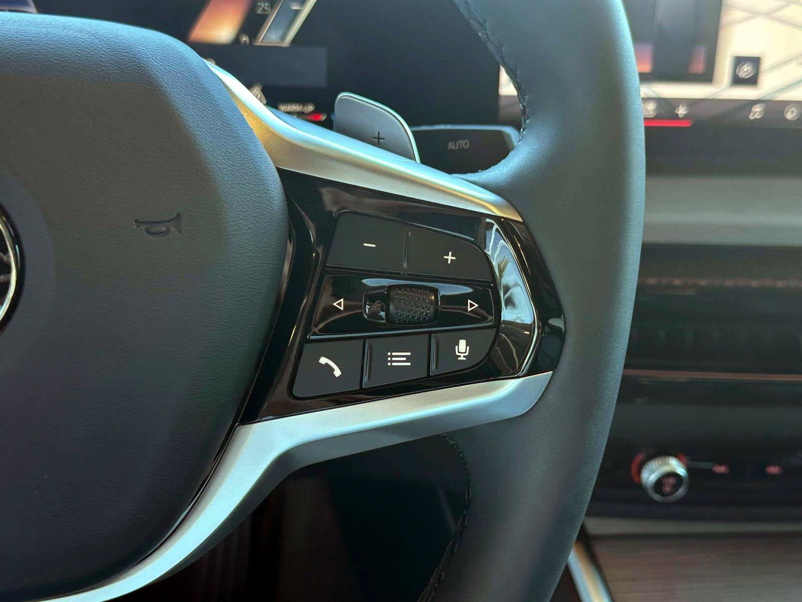 2025 BMW 3 Series 330i xDrive