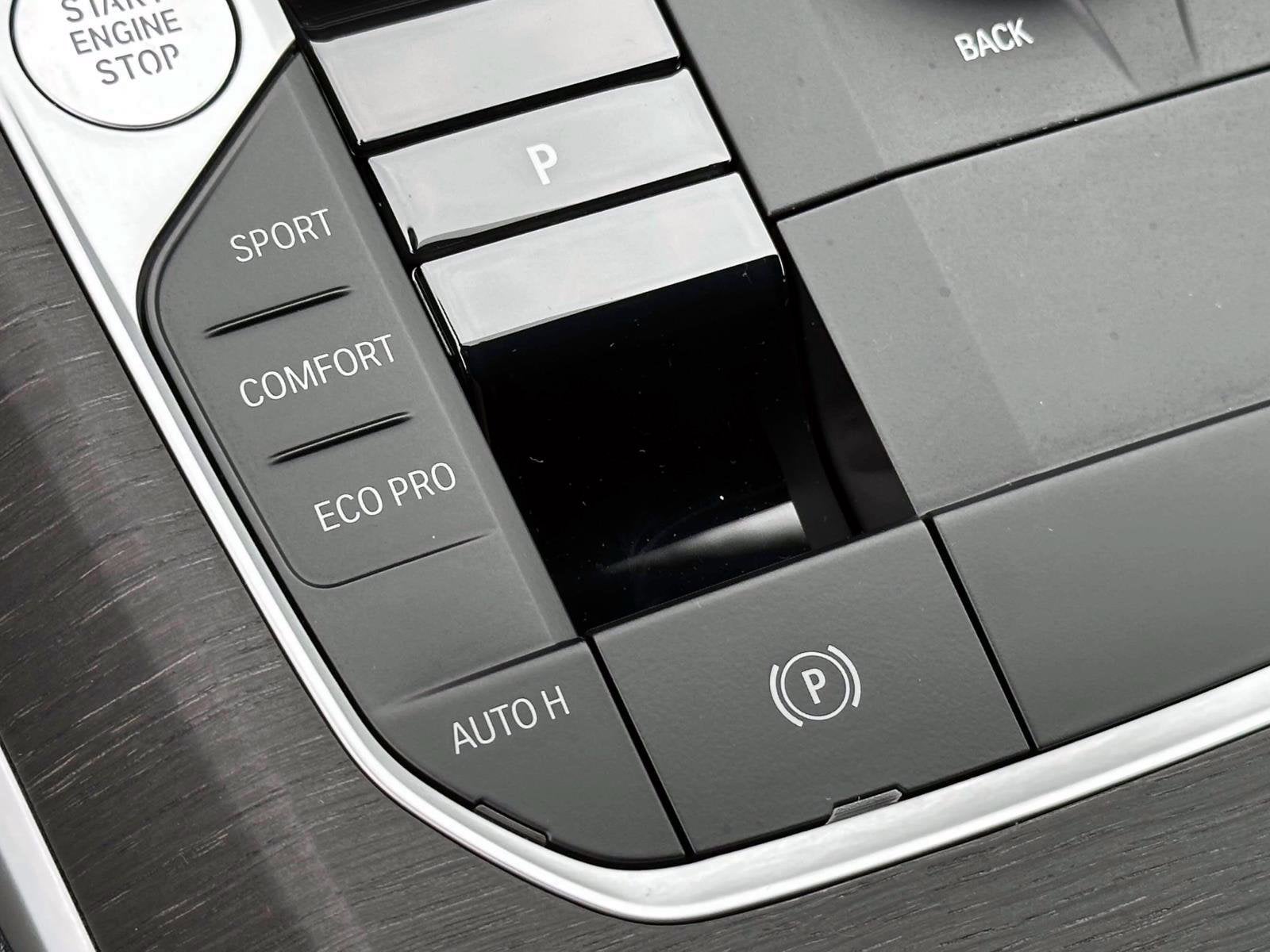 2024 BMW 3 Series 330i xDrive