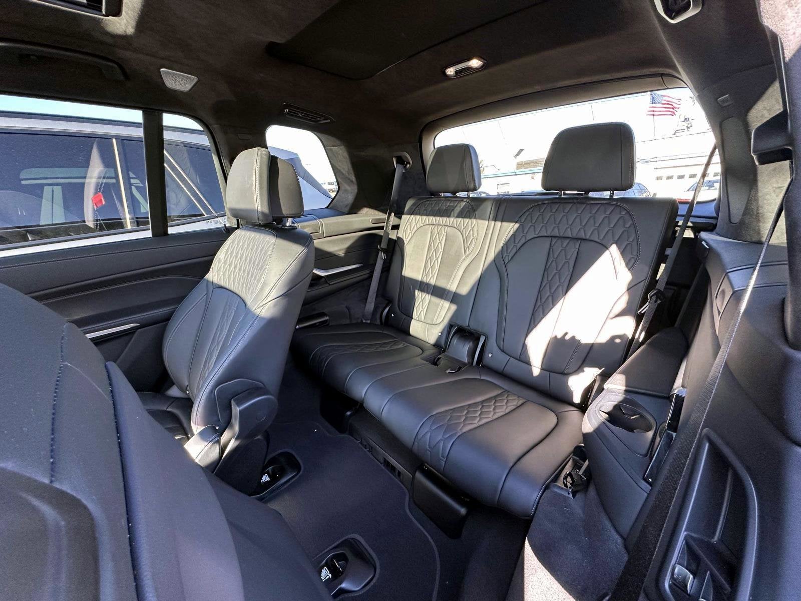 2025 BMW X7 xDrive40i