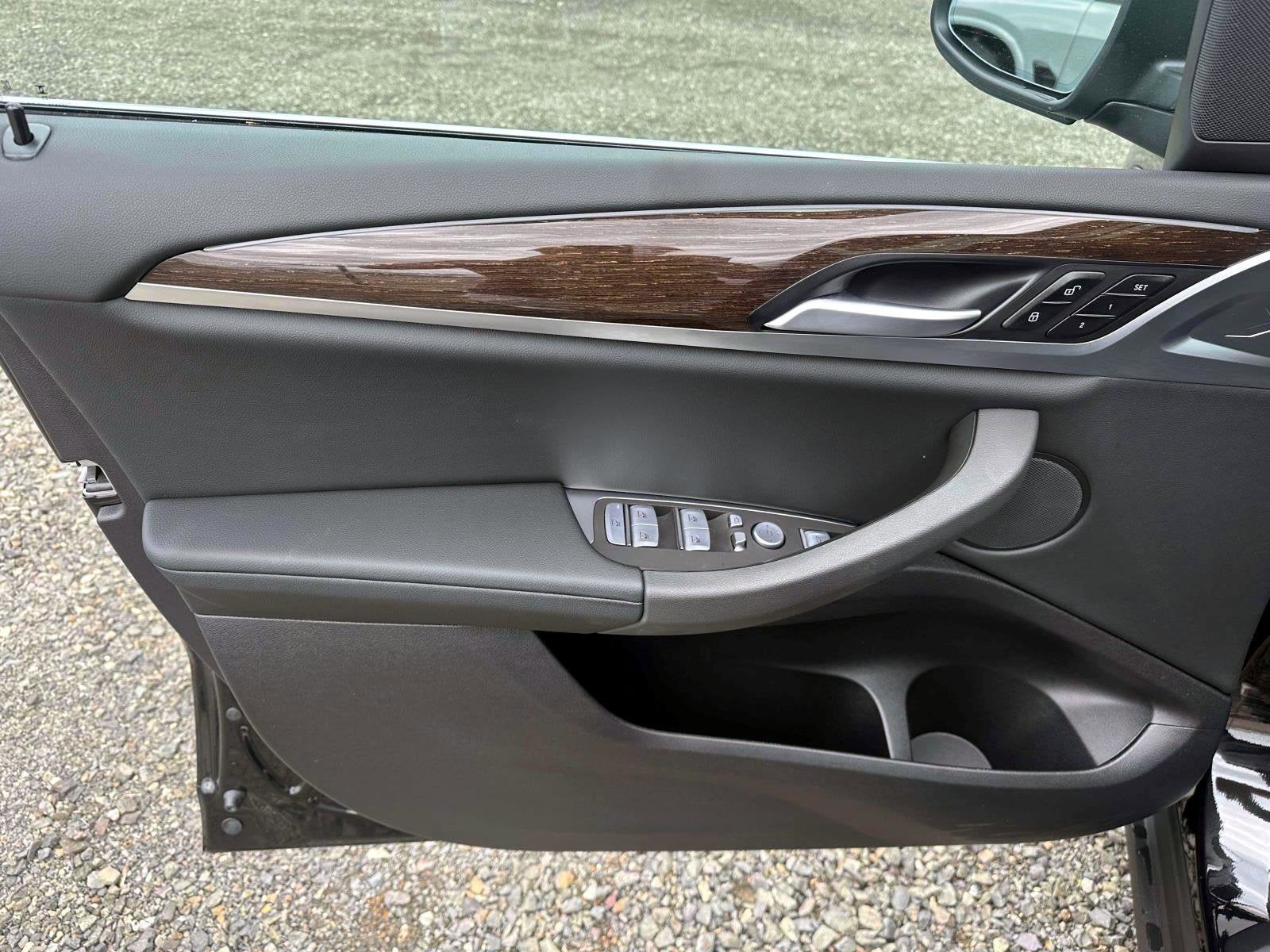 2025 BMW X4 xDrive30i
