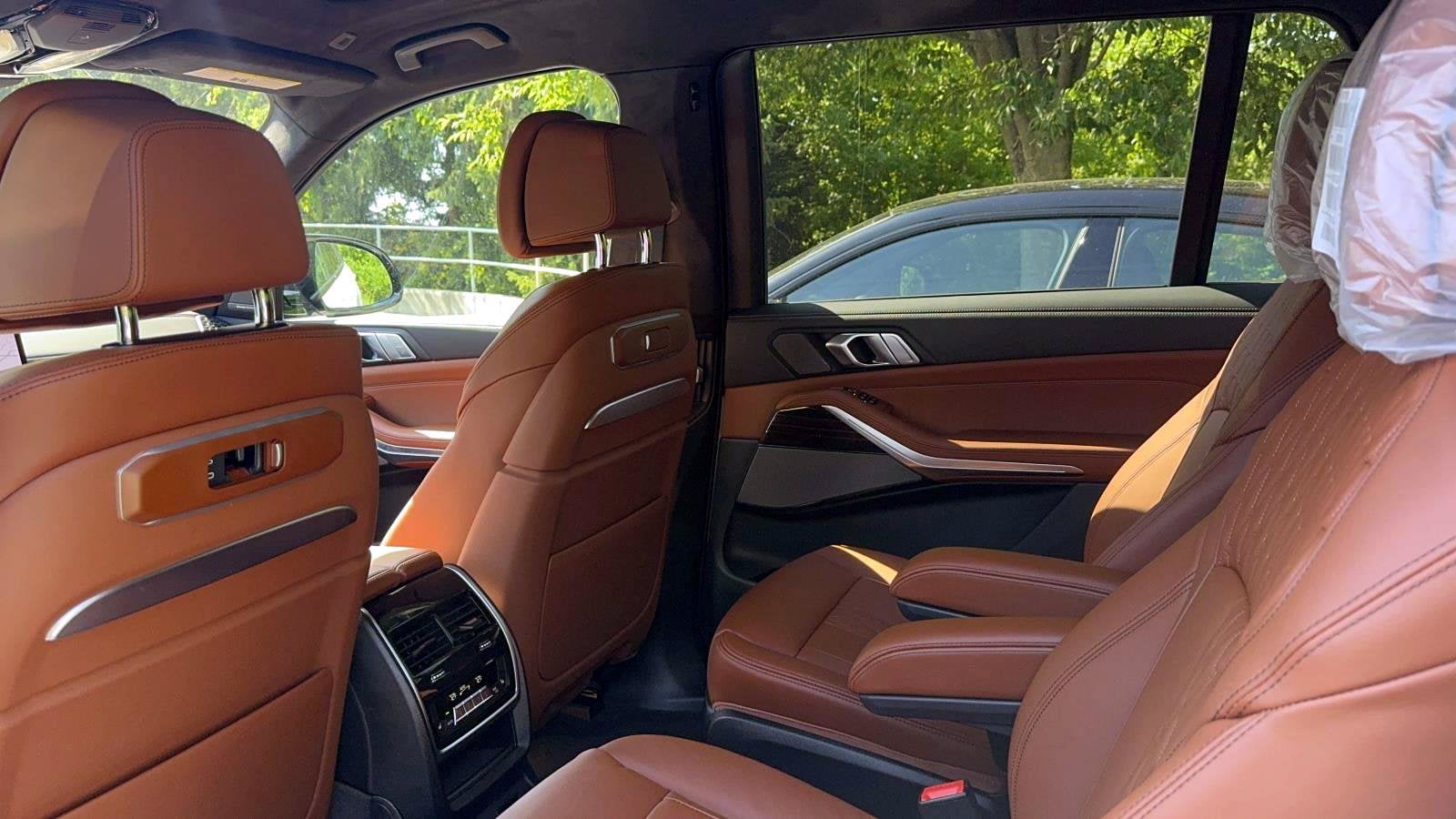 2027 BMW X7 M60i