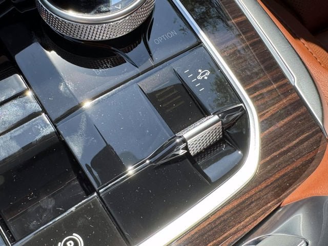 2027 BMW X7 M60i