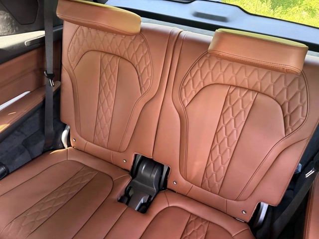 2027 BMW X7 M60i