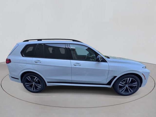 2027 BMW X7 M60i