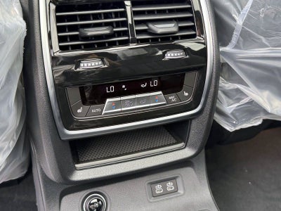 2027 BMW X7 M60i