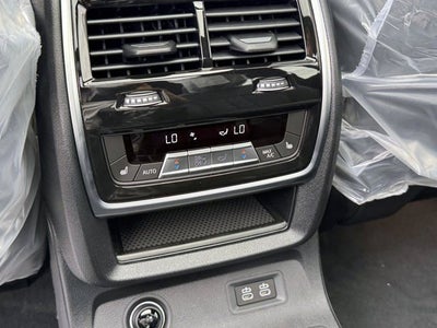 2027 BMW X7 M60i