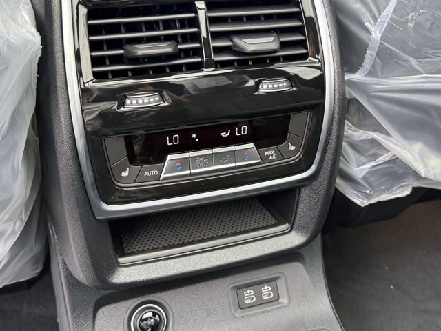2027 BMW X7 M60i
