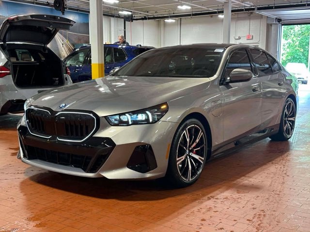 2026 BMW 5 Series 550e xDrive