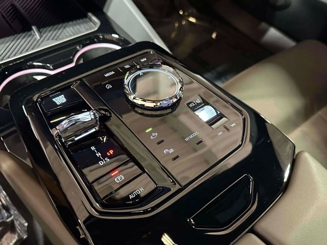 2026 BMW 5 Series 550e xDrive