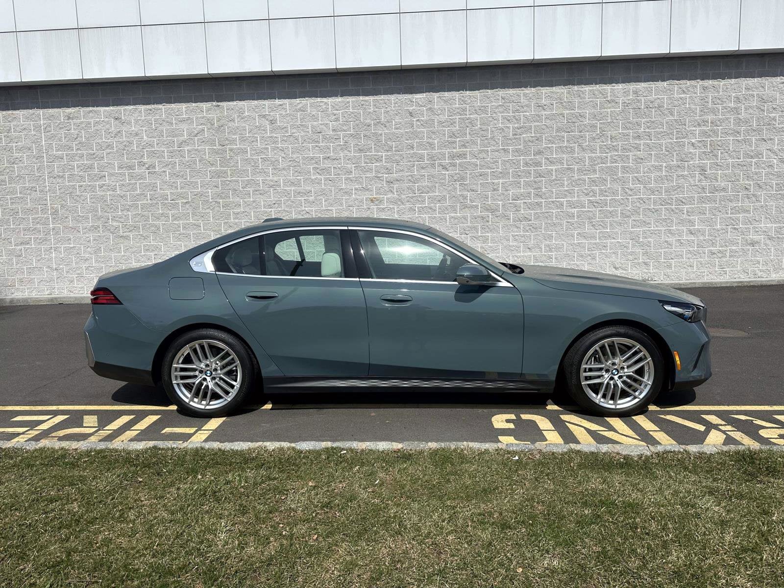 2025 BMW 5 Series 540i xDrive