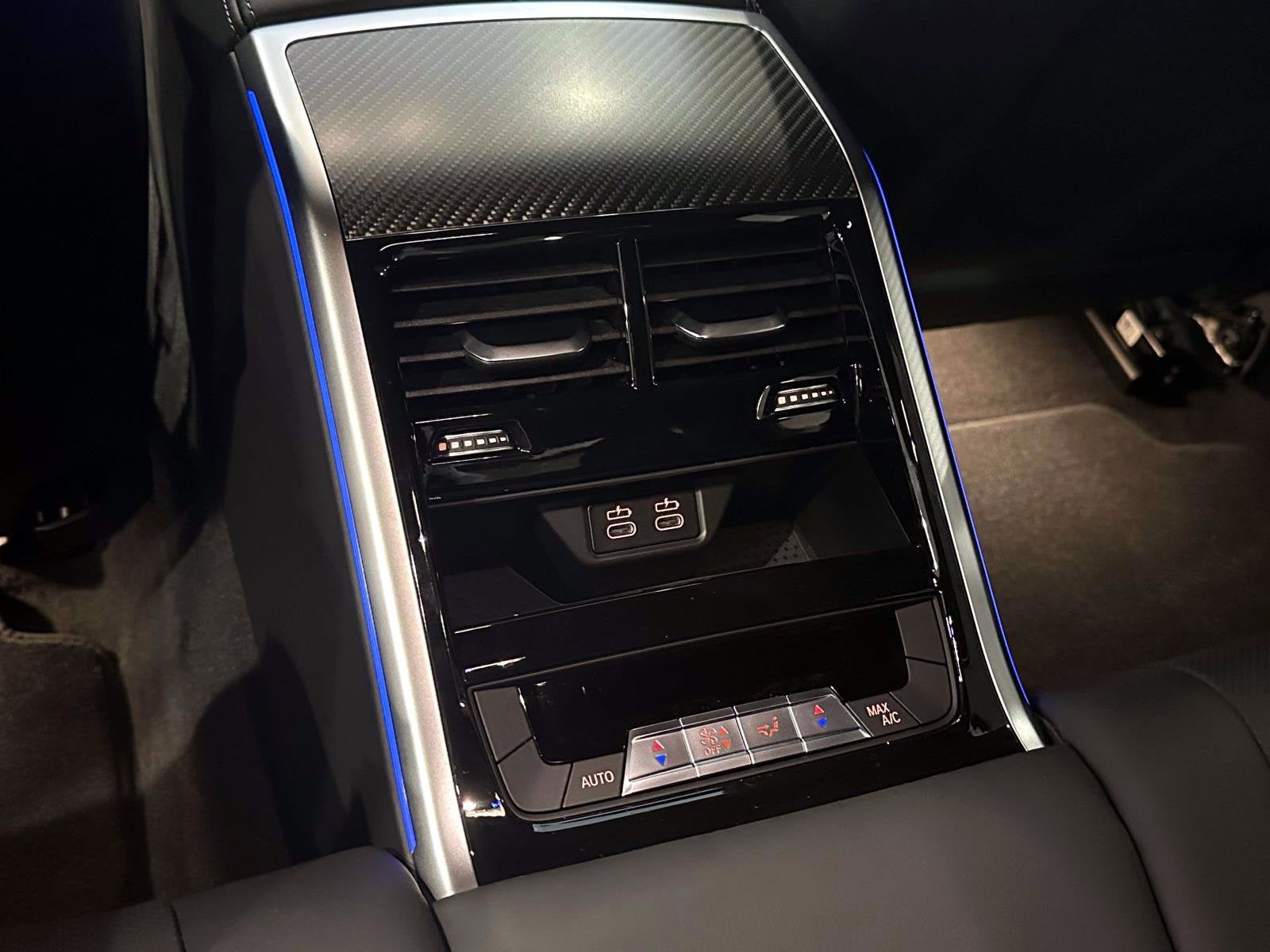 2026 BMW 8 Series M850i