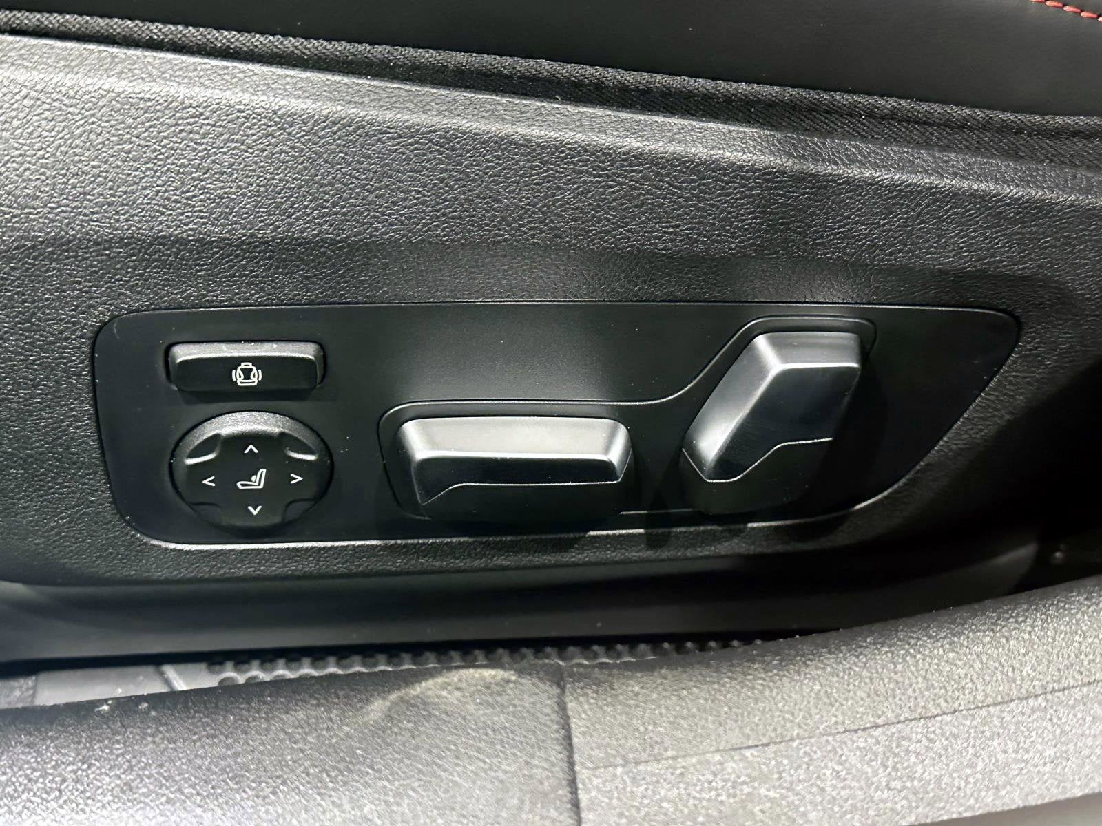 2026 BMW 8 Series M850i