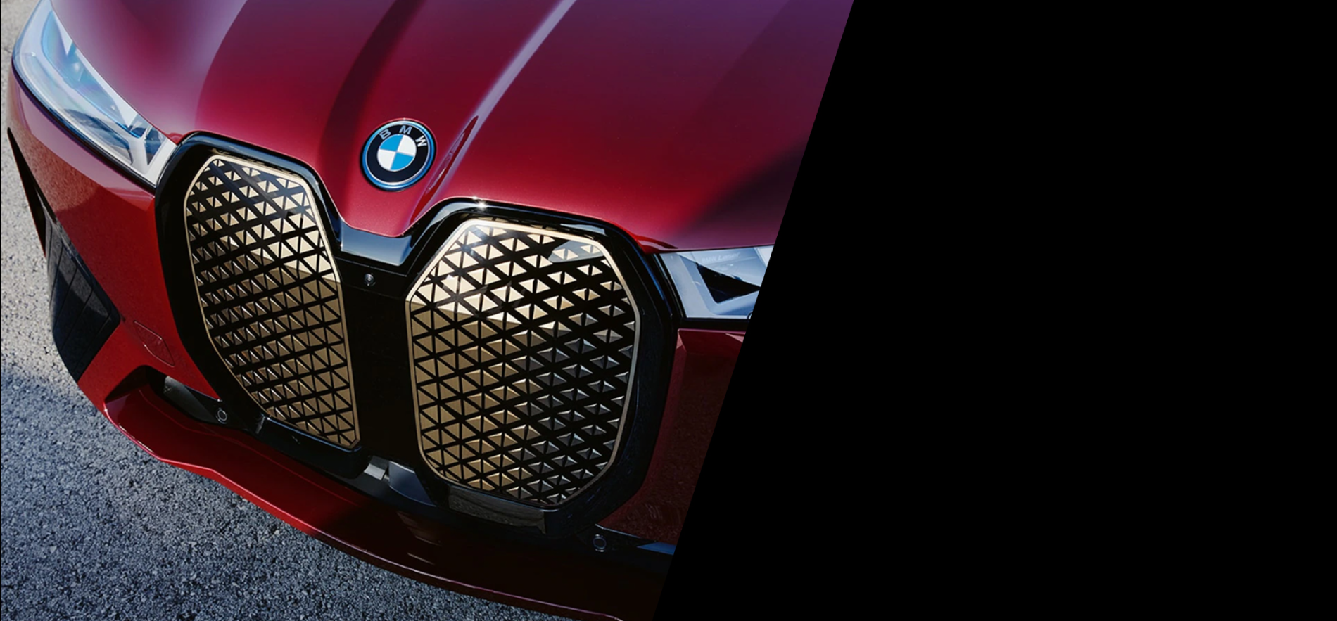 BMW iX driving through mud and BMW i4 front driving on road